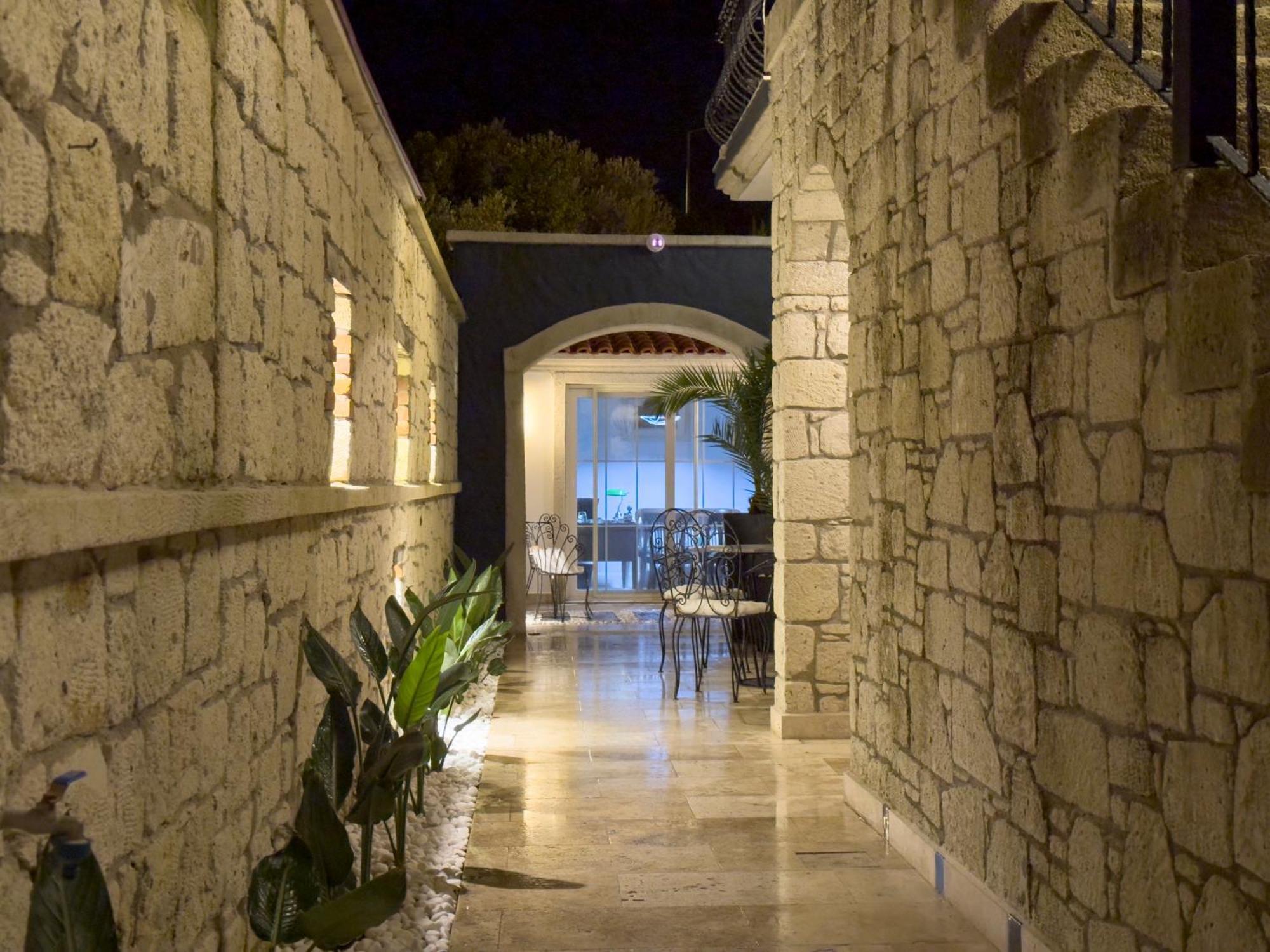 Fedora Otel ألاتشاتي المظهر الخارجي الصورة